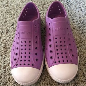 Native Girls Size 1 Purple Waterproof Shoe